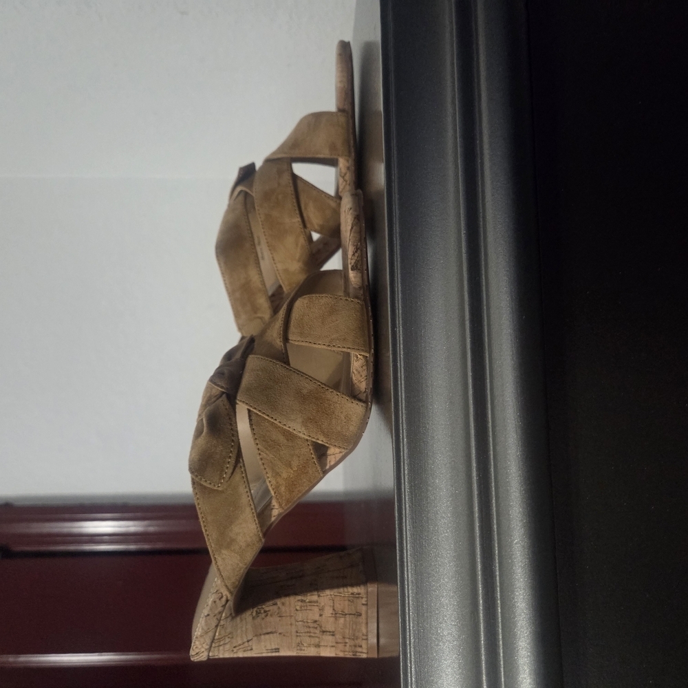 Women's Tan Suede Loreri Mule  Heeled Sandals - Picture 4 of 6